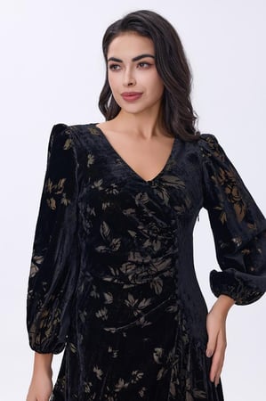 فستان أسود مخمل