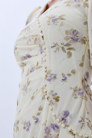 فستان شيفون مع لؤلؤ