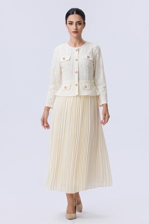 فستان أوف وايت بكسرات ناعمة