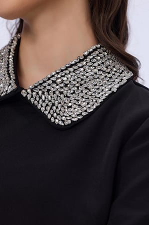 فستان بياقة كريستال