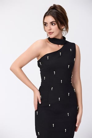 فستان كريب مع لؤلؤ