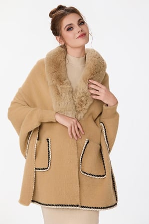 شال بيج مع فرو