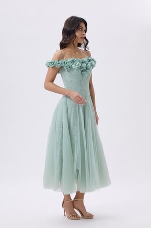 فستان اخضر فاتح