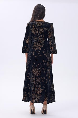 فستان أسود مخمل