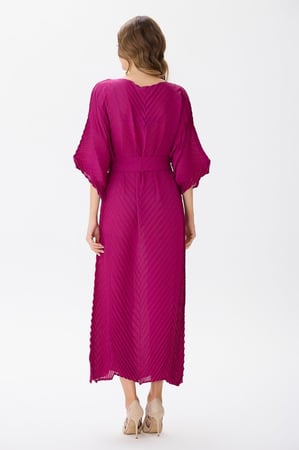 فستان بليسية فوشي بحياكة عصرية