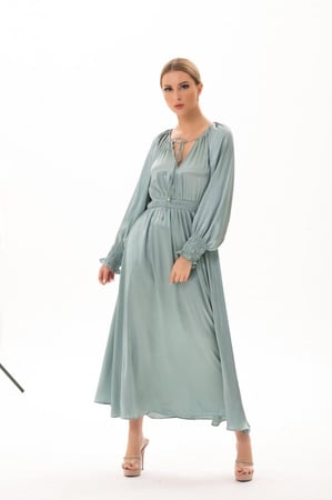 فستان ساتان طويل