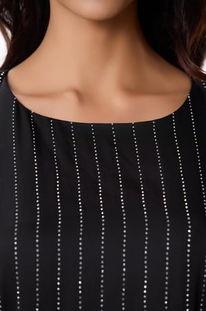 جلابية ستان ناعم بتقليم كريستال