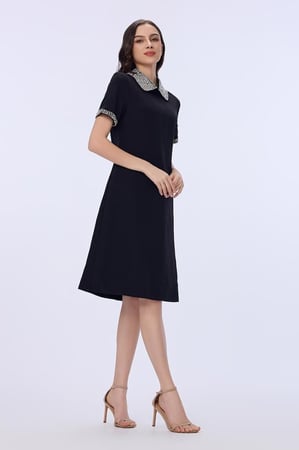 فستان بياقة كريستال