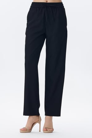 بنطلون واسع بخصر مطاطي بلون أسود