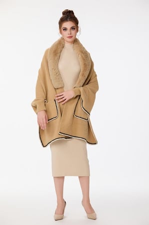 شال بيج مع فرو