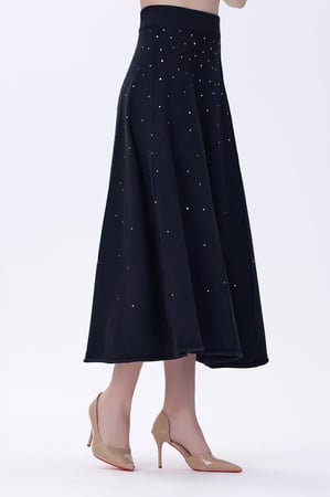 تنورة اسود شتوي اضافات لامعة