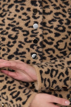 جاكيت بنقشة الفهد