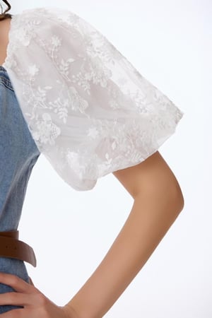 فستان جينز مع دانتيل