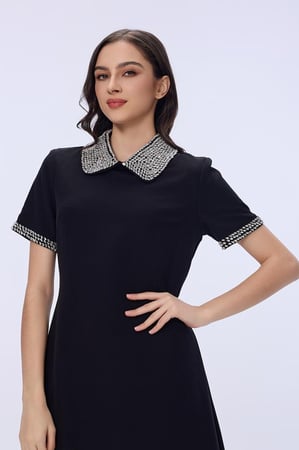 فستان بياقة كريستال