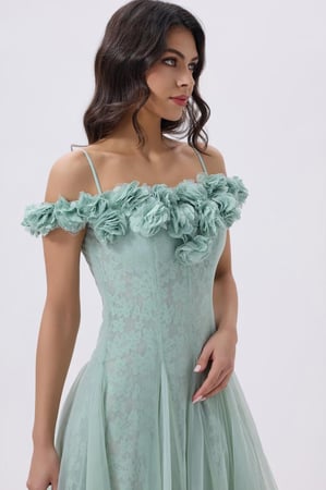 فستان اخضر فاتح