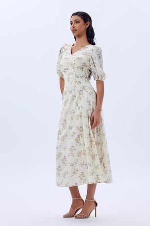 فستان شيفون مع لؤلؤ