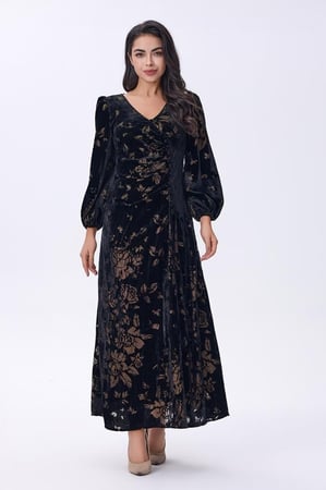 فستان أسود مخمل