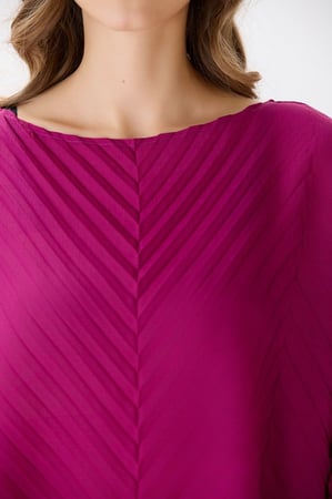 فستان بليسية فوشي بحياكة عصرية