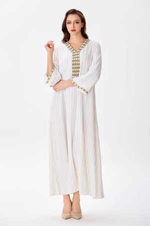 جلابية كتان  كلاسيكية بتقليم ذهبي