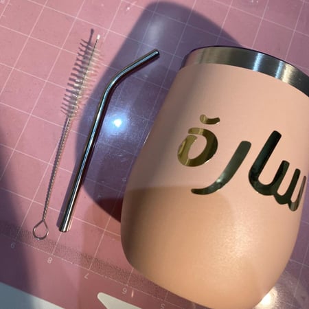مق حافظ للبرودة والحراره + مصاصه مضادة للصدأ مع فرشاة تنظف  ( الرجاء كتابة الأسم في الملاحظات)
