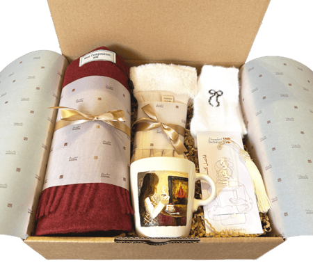 بوكس شتوي - كوب قهوة وكيكة فراولة