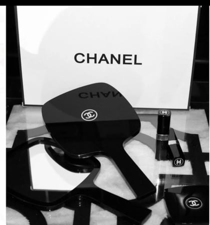 مرايه انيقه شانيل مع البوكس