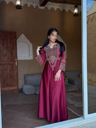 جلابية التأسيس عنابي كم طويل