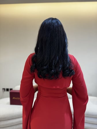 فستان احمر باكمام منفصه وطويله