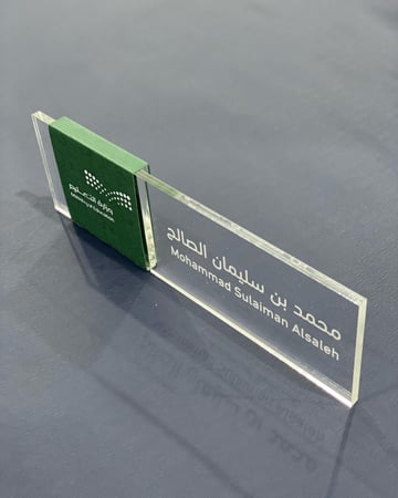 استاند مكتبي من الاكليريك والجلد الفاخر