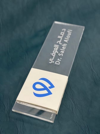 استاند مكتبي من الكليريك والجلد الفاخر