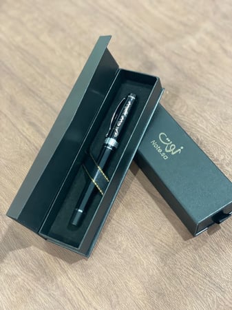 قلم اسود مع حفر