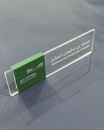 استاند مكتبي من الاكليريك والجلد الفاخر