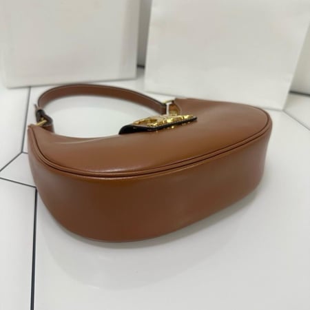 Celine 23cm