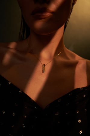 عقد ذهب عيار ١٨