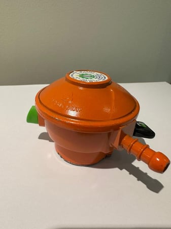 منظم غاز بصمام امان (غازكو)  50 مل بار صناعة ايطالية