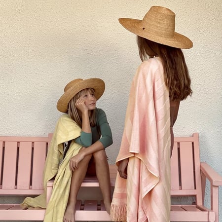 منشفة وردية فاخرة