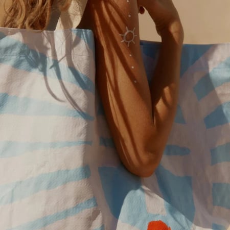 حقيبة بطبعة شمس