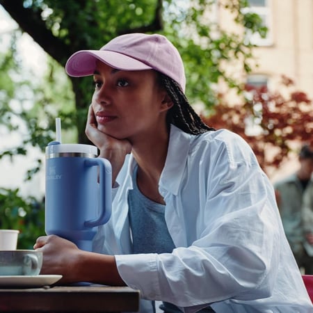 ستانلي كوينشر 2.0 1.18 لتر / 40 أونصة – لون هيدرانجيا (أزرق بنفسجي فاتح)