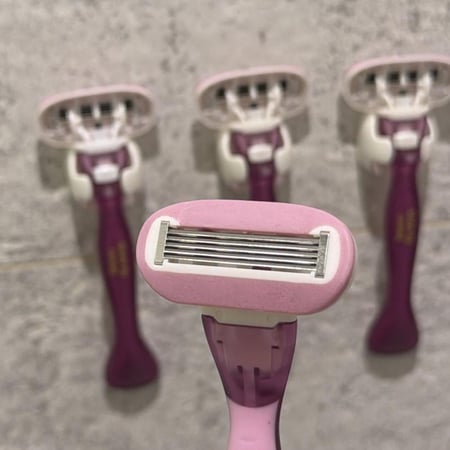 موس الحلاقة من رونق