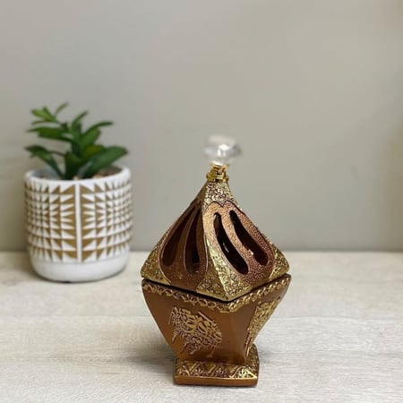 مبخرة ملكية بني مزخرفة بالذهبي