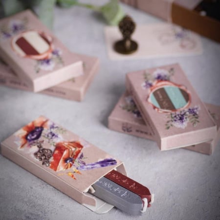 علبه من شمع الفتيل ( متوفر بعدة ألوان )