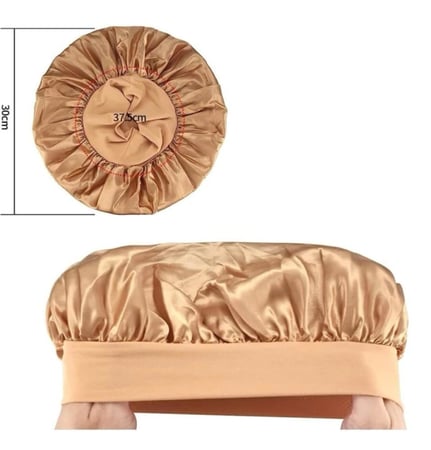 قبعة ساتان سوداء