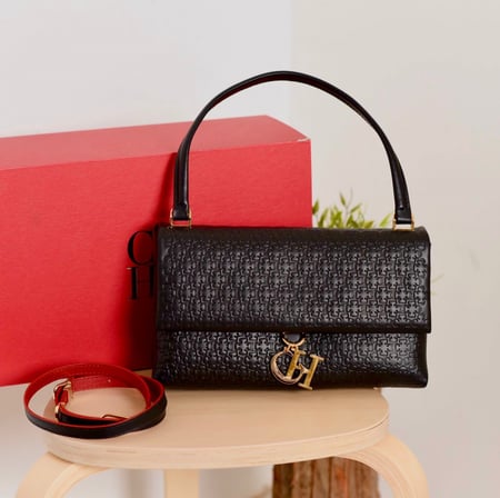 شنطة كارولينا هريرا ميديم