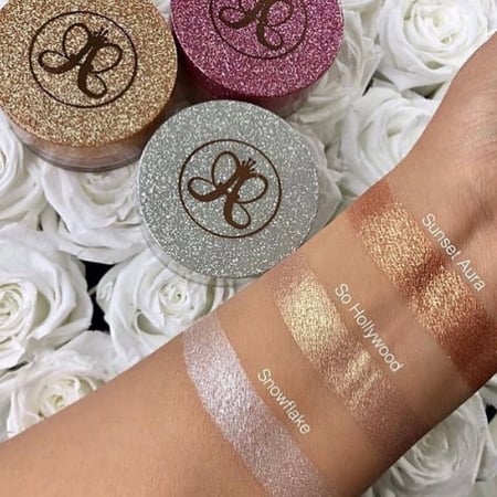 بودرة هايلايتر من انستازيا