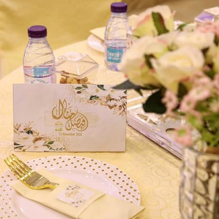 لطلب تصميم جديد(كرت طاوله مقاس وسط ) 8 حبات