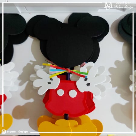 توزيعات حلوى مع الاقلام   18 حبه