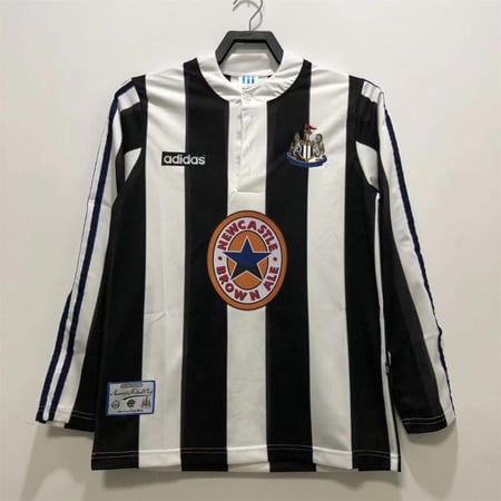 طقم نيوكاسل يونايتد موسم 1995-1997 كم طويل