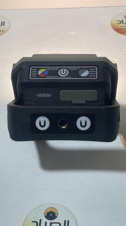 استاند لمبة بقاعدة لتركيب الإضاءة ثلاثية الأرجل قابلة للصفط ارتفاعه ١٦٠ سم وبعد الصفط ٥٧ سم