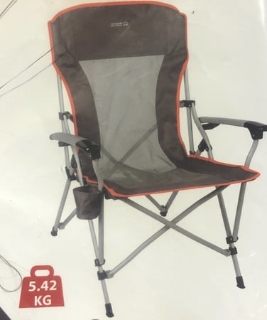 كرسي حديد رمادي كبير