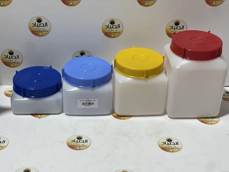 علبة برطمان للمعاميل ملونة مربعة بغطاء سنة دائري
